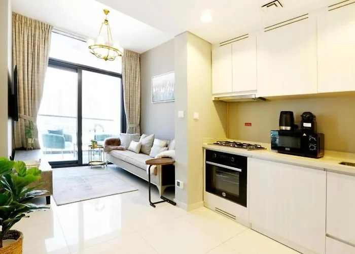 Brown Stone - Canal & City View Zada